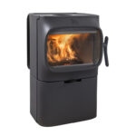 Ketinė krosnelė JØTUL F 105 R B BP, tiesiu stiklu, juodos spalvos